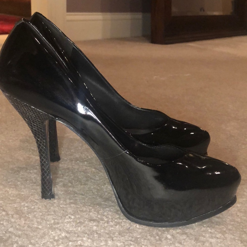 Guess by Marciano black pumps 4.5 heel